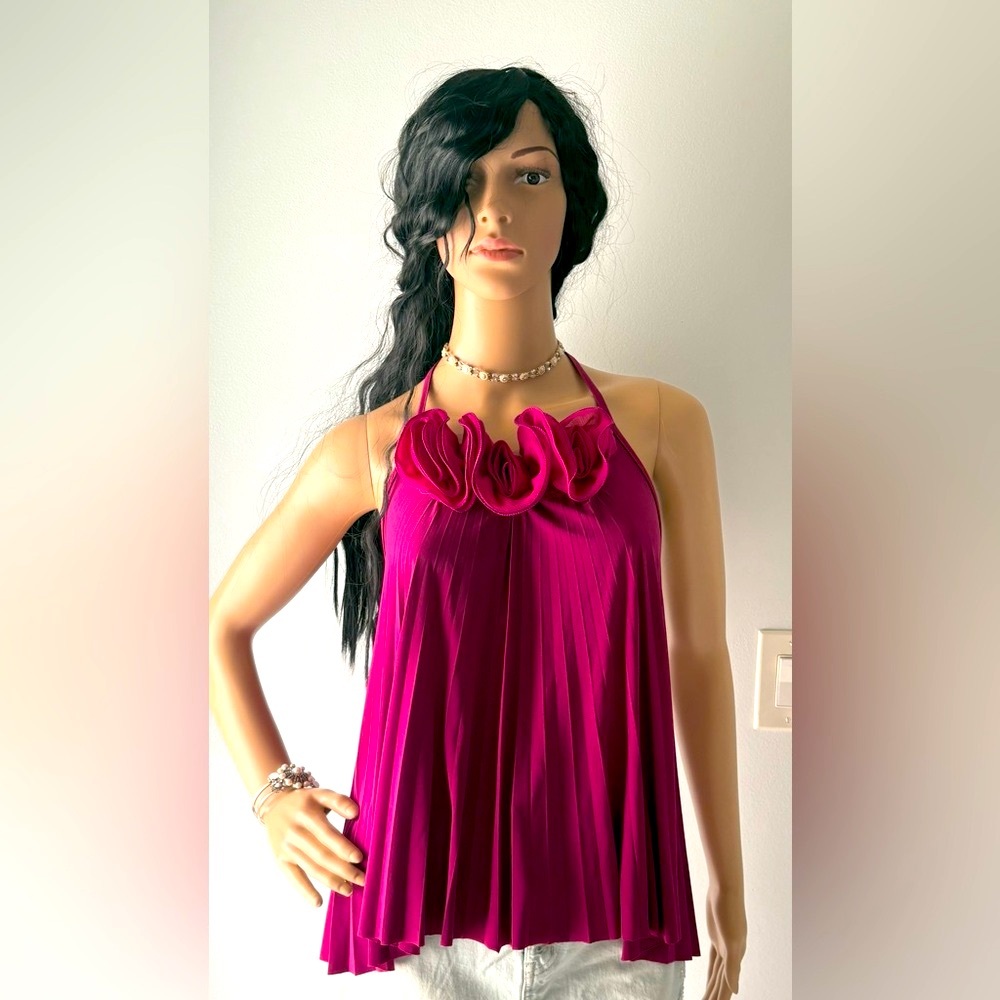 Fiona & Purple pleated top with flowers details on top. Straps Purple/Fucsia M